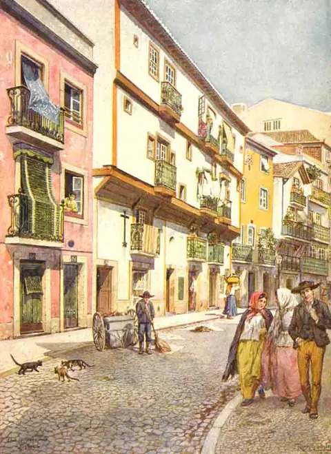 Aguarela de uma rua estreita e soalheira, com casas amarelas e cor-de-rosa de varandas de ferro e algumas figuras na calçada, entre elas um varredor.